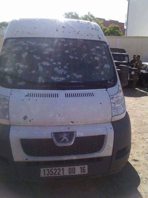 В Алжире военные уничтожили террористическую группу (3 фото)