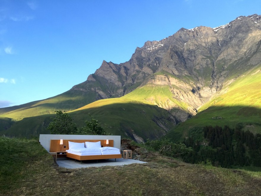 Необычный отель без стен и потолка с лучшим видом на Швейцарские Альпы