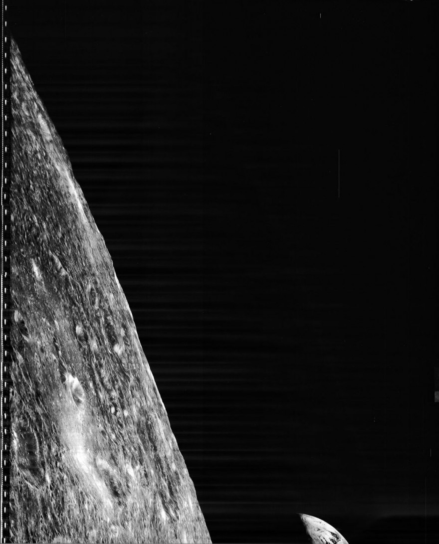 Первая фотография Земли с лунной орбиты