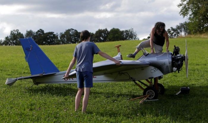 Чех построил самолет, чтобы летать на нем на работу (13 фото)