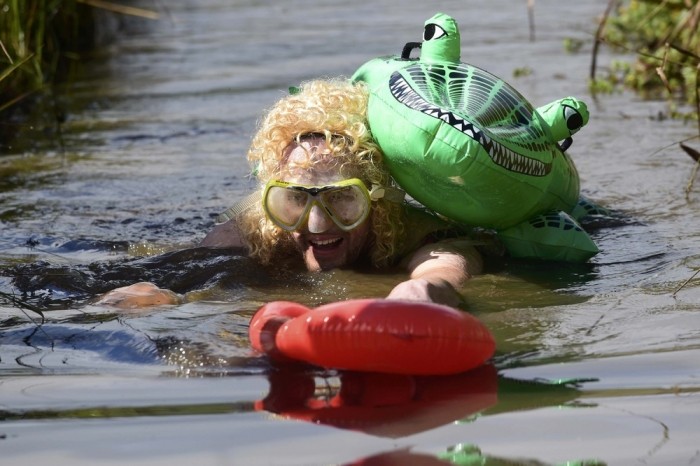 Всемирный чемпионат по плаванию в болоте