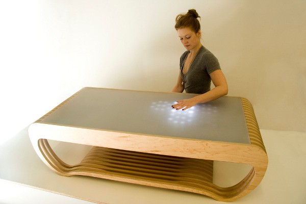 Мебель, которая реагирует светом на прикосновение