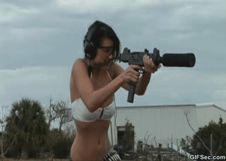 Симпатичные девушки стреляют из оружия (20 гифок)