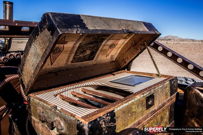 Постапокалиптический хот-род на базе Jeep Willy 1947 года (23 фото)