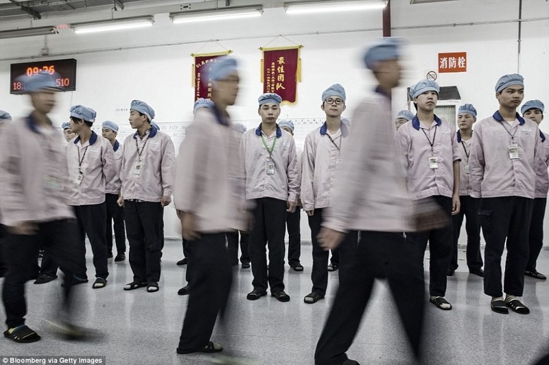 Повседневная жизнь тех, кто собирает iPhone в Китае