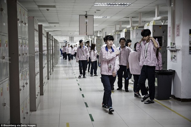 Повседневная жизнь тех, кто собирает iPhone в Китае