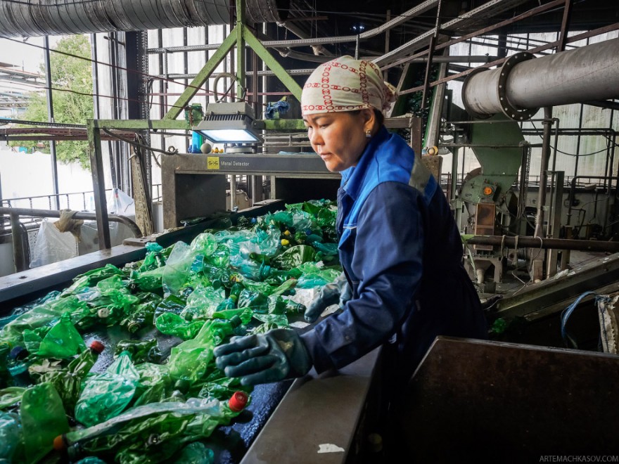 Как перерабатывают пластиковые бутылки