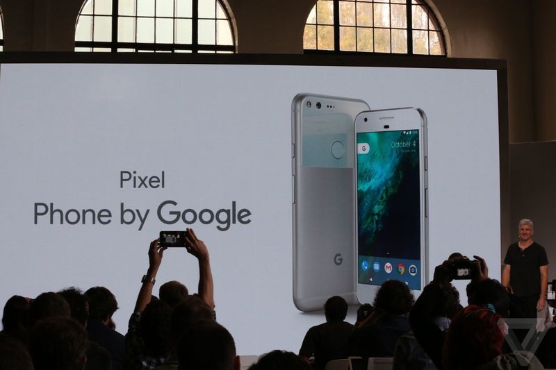Google представила первые смартфоны Pixel c «лучшей камерой на рынке»