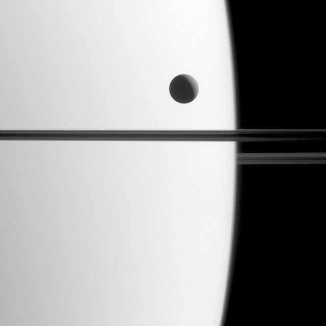Фото Сатурна от зонда «Кассини», которого больше не будет (8 фото)