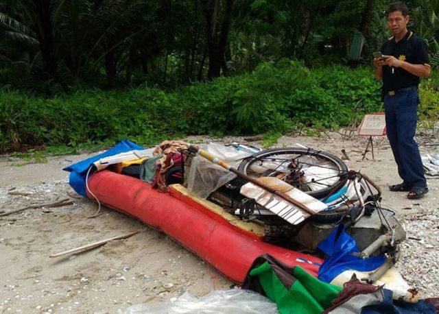 Российский турист провел в надувной лодке 4 дня у берегов Таиланда (4 фото)