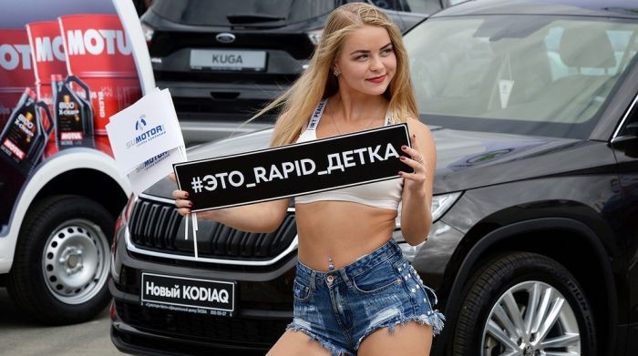 Девушки с автовыставки во Владивостоке (10 фото)
