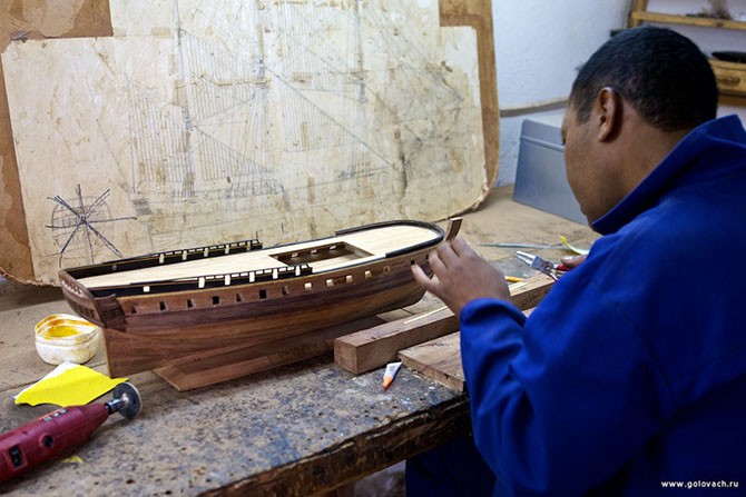 Как делают модели кораблей из ценных пород дерева (39 фото)