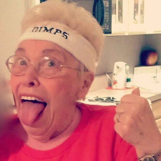80-летняя бабушка из Twitter (9 фото)