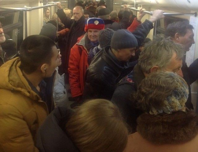 Необычные пассажиры российского метро (35 фото)