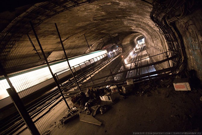 Путешествие по подземному Парижу (23 фото)