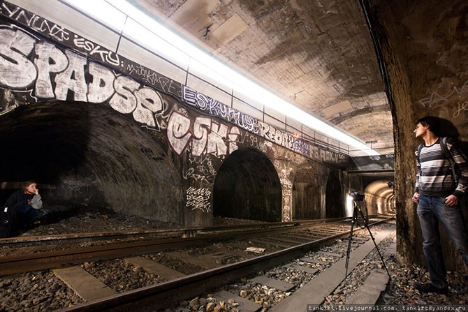 Путешествие по подземному Парижу (23 фото)