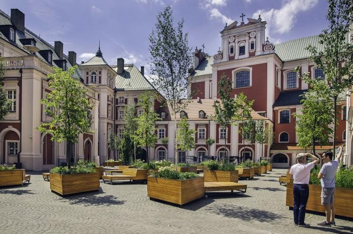 Дворик здания муниципалитета в Польше (12 фото)