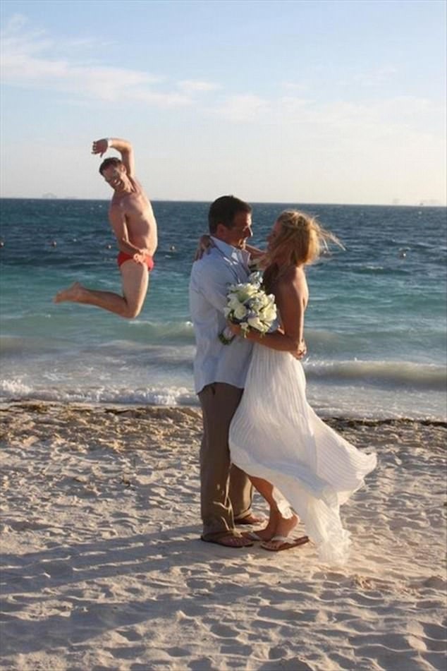 Порадуйтесь, что это не ваши свадебные фотографии! (13 фото)