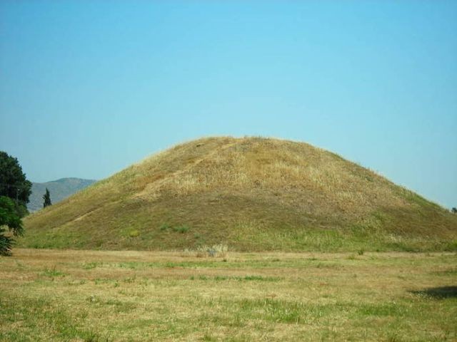 Останки воина-гоплита, павшего в бою, стали музейным экспонатом (4 фото)