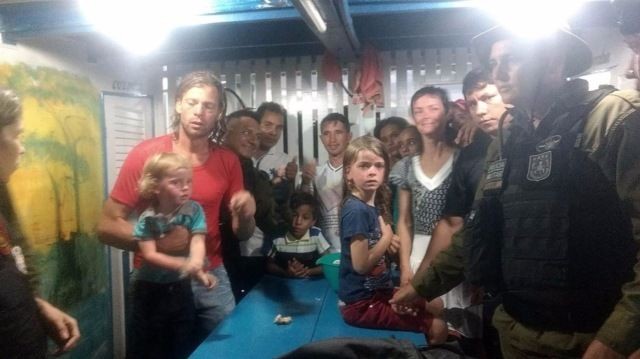 В бразильских джунглях нашли американскую семью, сбежавшую от пиратов (2 фото)