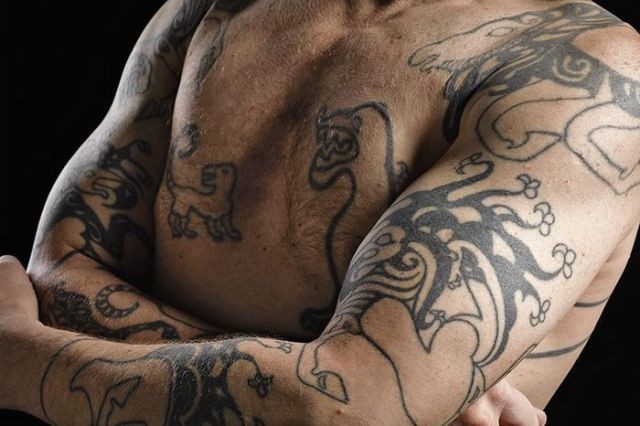 Канадский ученый украсил тело татуировками с тела 2500-летней мумии скифа (3 фото)