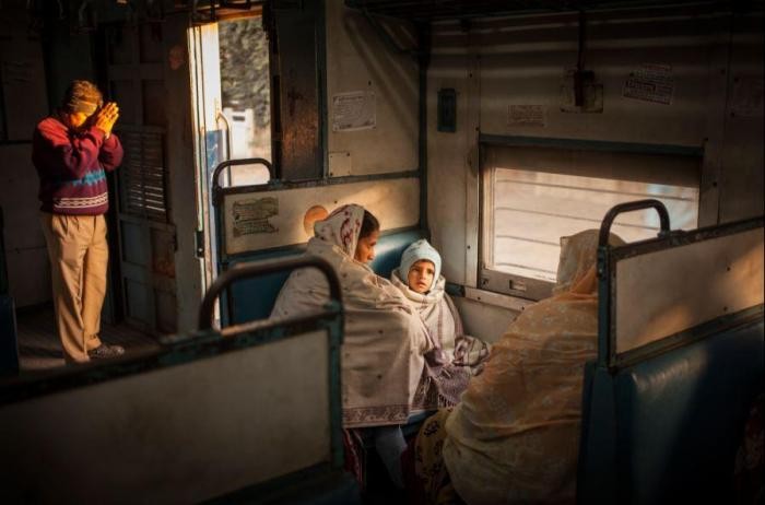 Железные дороги в Индии: ветхие и переполненные (10 фото)