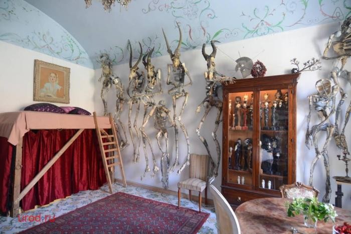 В центре Палермо сдается комната с рогами и чертями (5 фото)