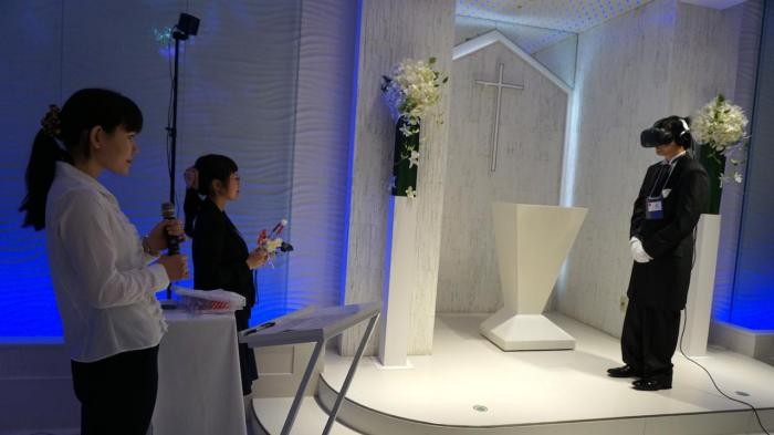 Первая виртуальная свадьба состоялась в Японии (4 фото)