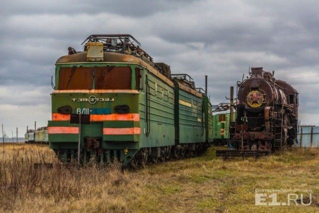 Кладбище старых поездов под Екатеринбургом (28 фото)