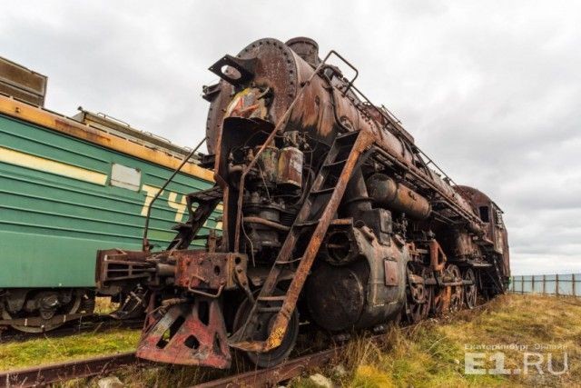 Кладбище старых поездов под Екатеринбургом (28 фото)