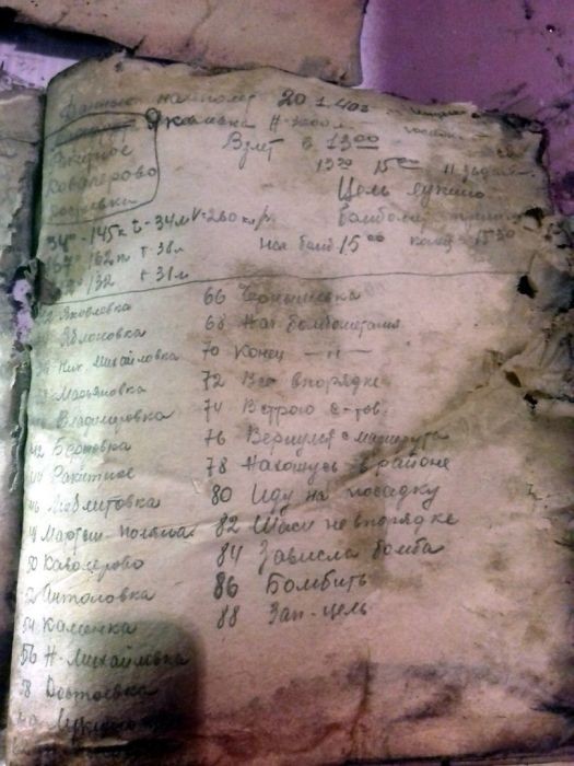 В Приморье из болота подняли части бомбардировщика Пе-2 (16 фото)