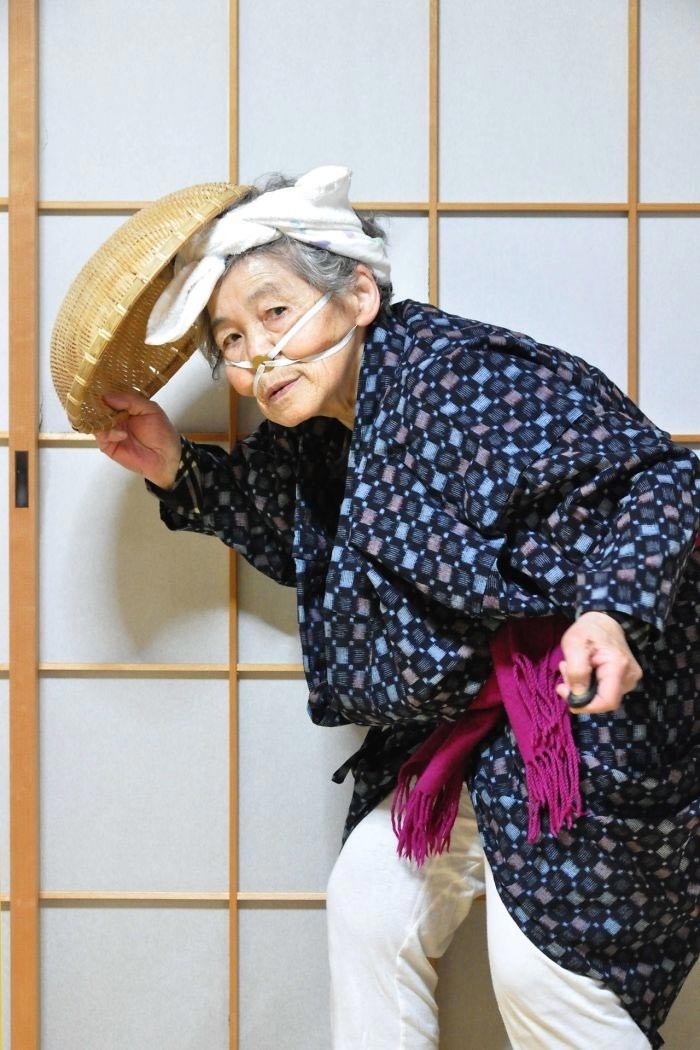 89-летняя бабушка из Японии познакомилась с современной фотографией (13 фото)