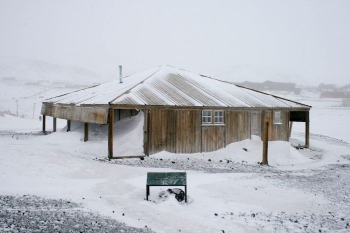 Заброшенные полярные станции (42 фото)
