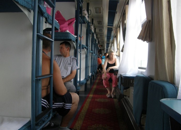 Разницу между плацкартным вагоном в России и Китае (12 фото)