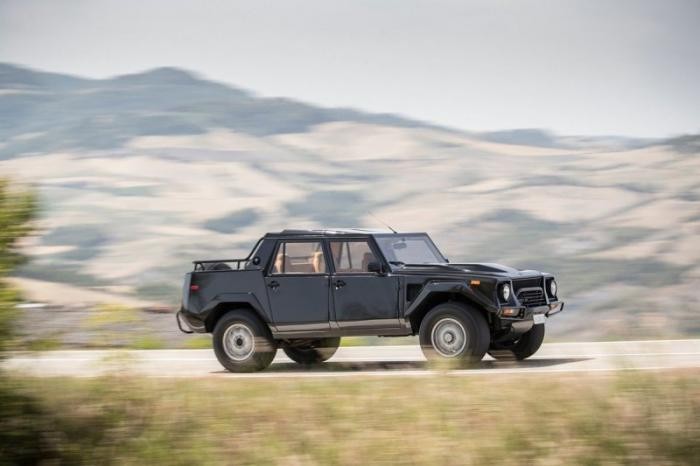 Lamborghini LM002 - кирпич с 12-ю цилиндрами (15 фото)