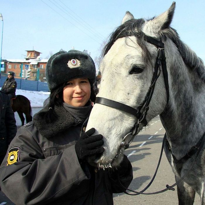 Девушки на страже порядка (33 фото)