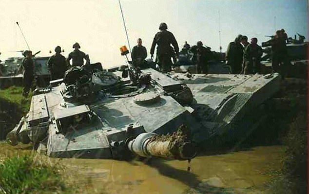 Некоторым танкистам не помешают дополнительные уроки вождения (17 фото)