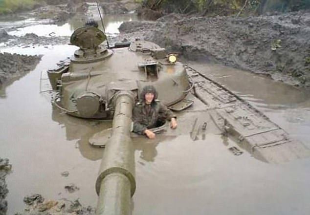 Некоторым танкистам не помешают дополнительные уроки вождения (17 фото)