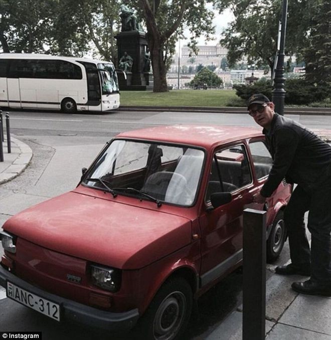 Fiat 126p для Тома Хэнкса. Подарок из Польши (26 фото)