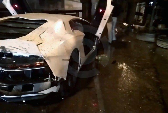 В Подмосковье девушка за рулем Lamborghini перевернула КамАЗ (3 фото)