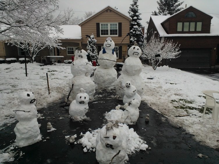 20 креативных снеговиков, которых невозможно развидеть (20 фото)