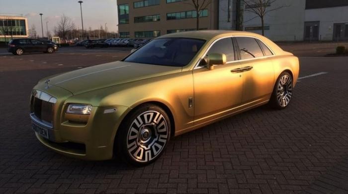 В Британии продают золотой Rolls-Royce за 15 биткоинов (12 фото)