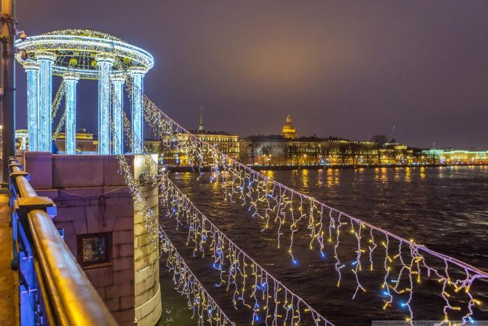 Санкт-Петербург в ожидании праздника (25 фото)