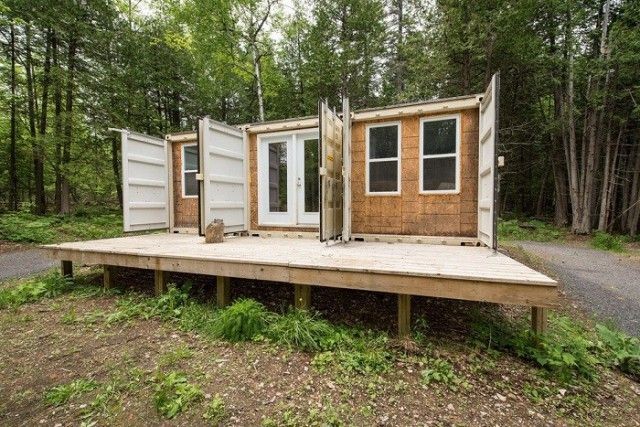 Дом из контейнеров в канадском лесу (6 фото)
