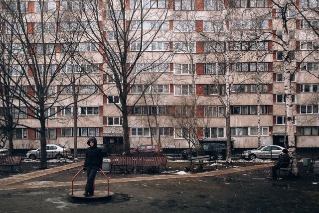 Будничная жизнь на окраинах Санкт-Петербурга (27 фото)