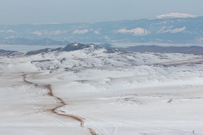 Зимний Байкал: мир льда и ветра (11 фото)