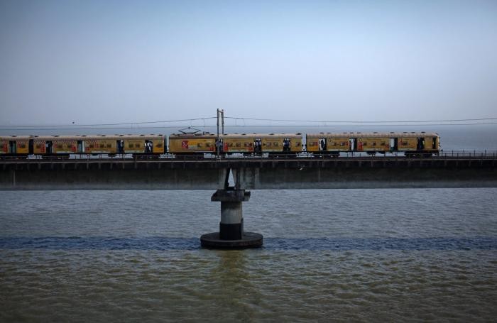 «Удавитесь» — главный принцип индийских железных дорог (14 фото)