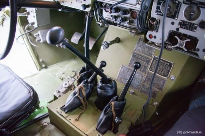 Тест-драйв советского бронетранспортера БТР-40 (19 фото)