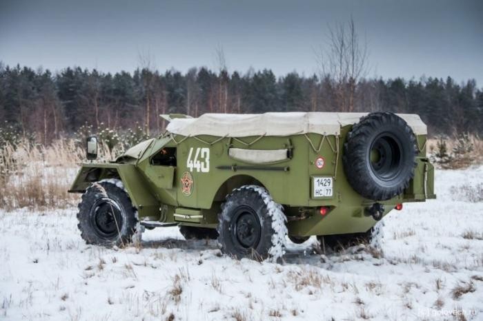 Тест-драйв советского бронетранспортера БТР-40 (19 фото)