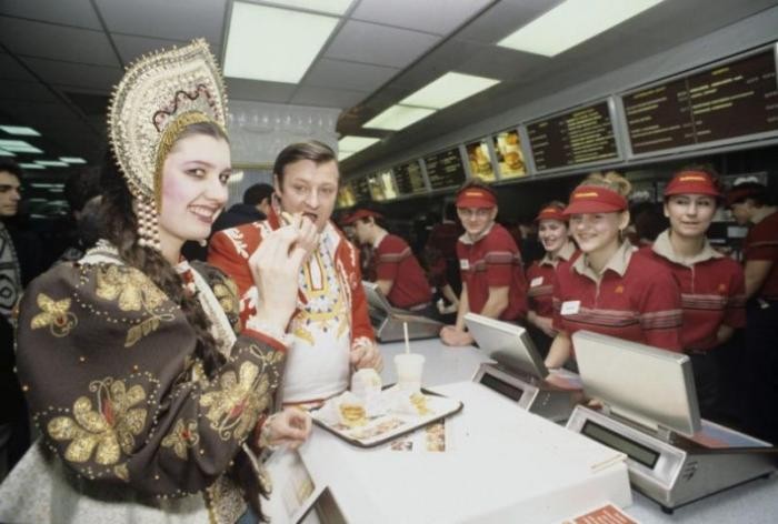 Как McDonald's победил СССР (6 фото)
